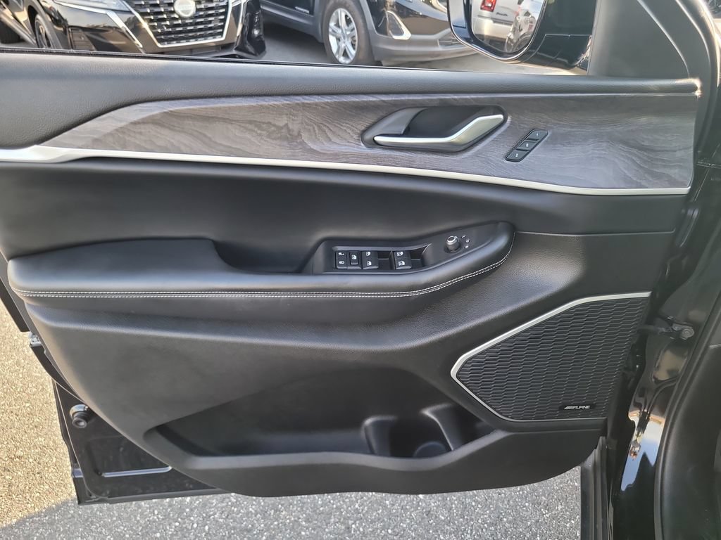 Used 2022 Jeep Grand Cherokee L Limited RWD image 19