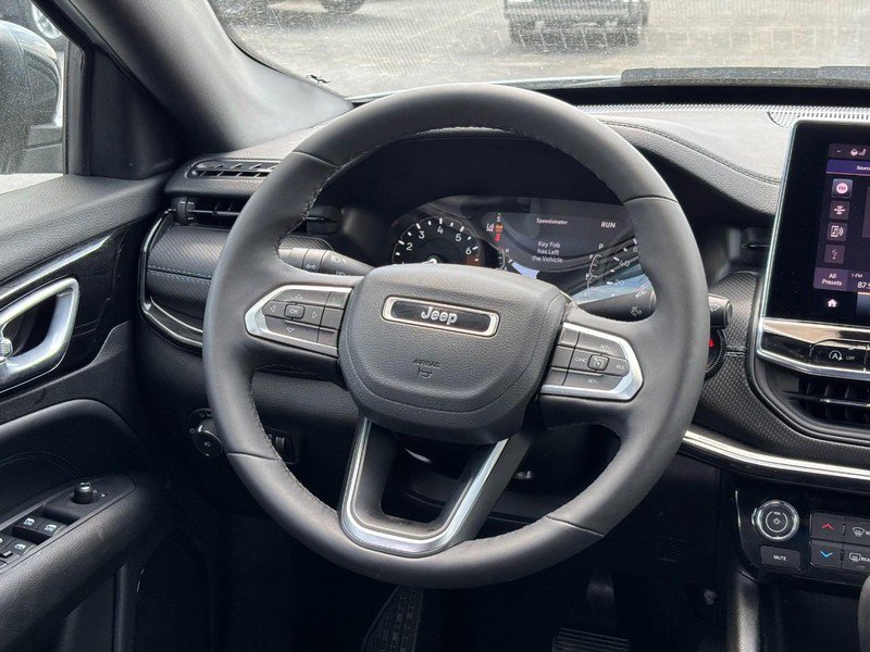 Used 2025 Jeep Compass Latitude w/ Altitude Special Edition AWD/4WD image 12