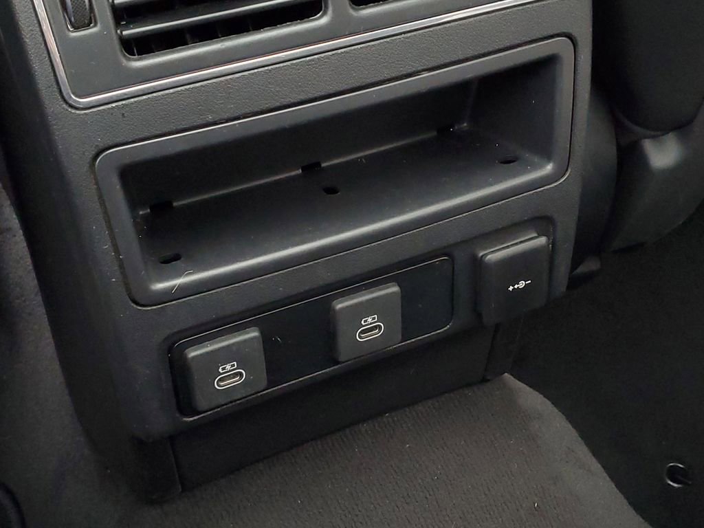 Used 2024 Jaguar F-PACE R-Dynamic S image 32