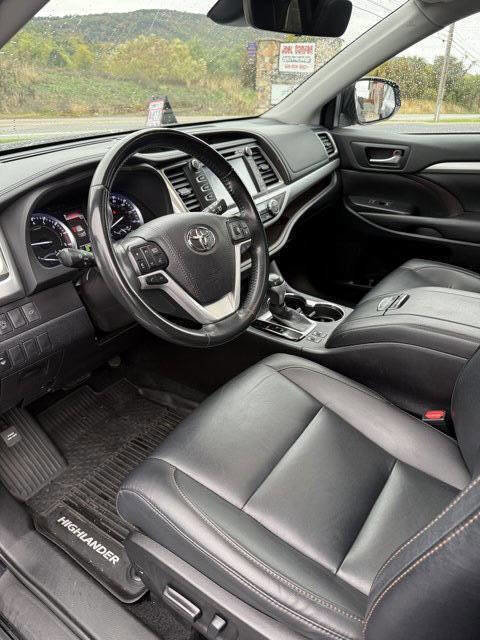 Used 2019 Toyota Highlander XLE image 11
