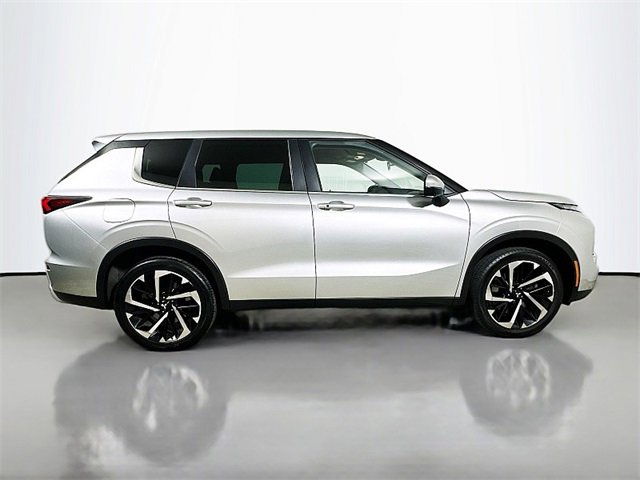 Used 2023 Mitsubishi Outlander SE image 8