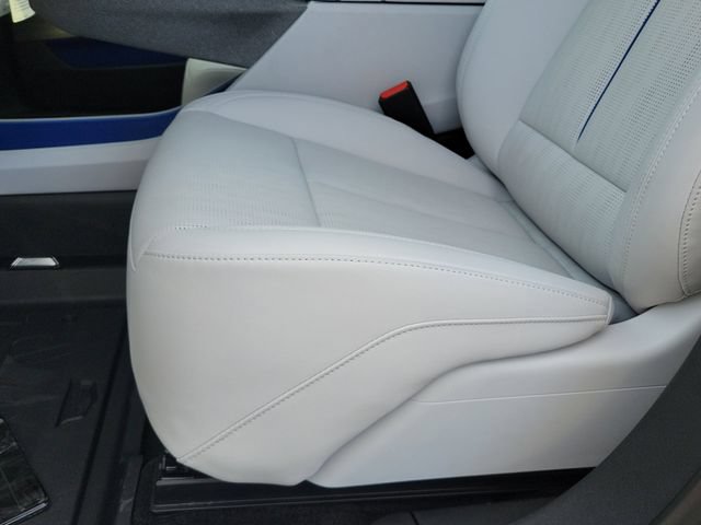 New 2026 Cadillac Optiq Sport 2 w/ LPO, Floor Liner Package AWD/4WD image 20