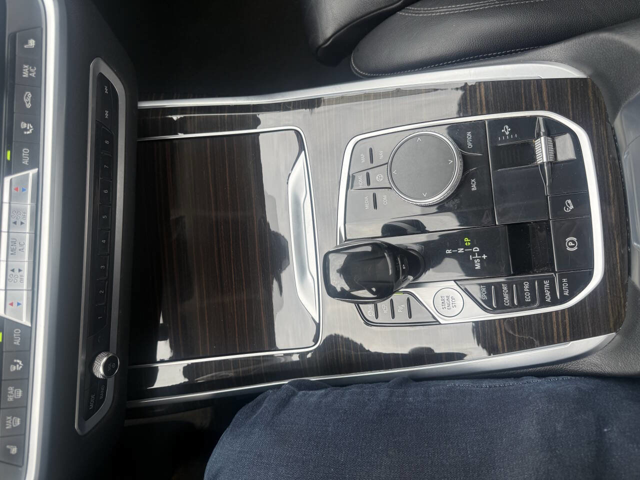 Used 2021 BMW X7 xDrive40i w/ Parking Assistance Package image 24