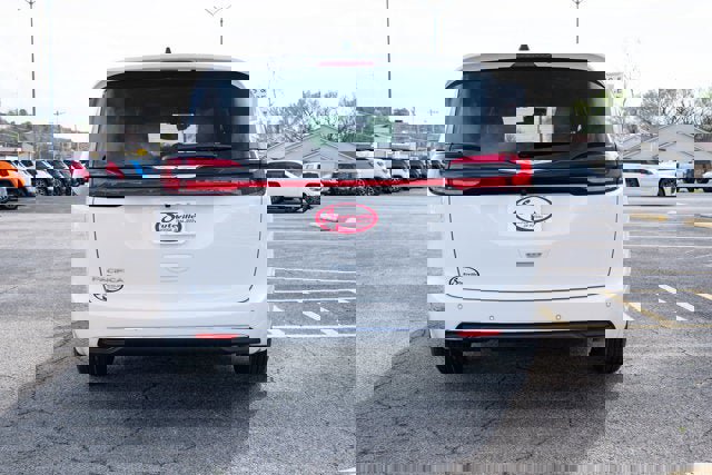 New 2026 Chrysler Pacifica Select image 4