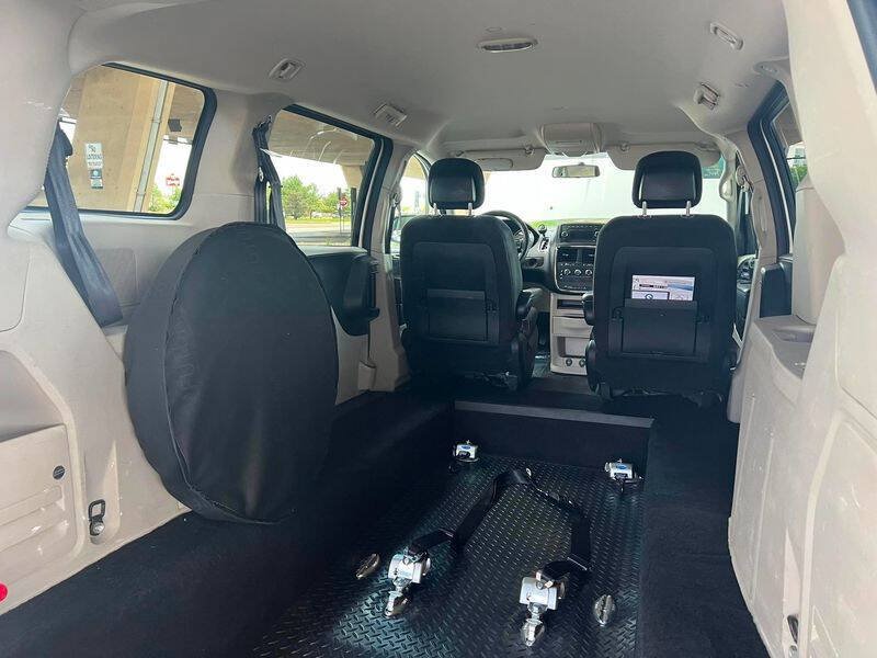 Used 2011 Dodge Grand Caravan FWD image 40