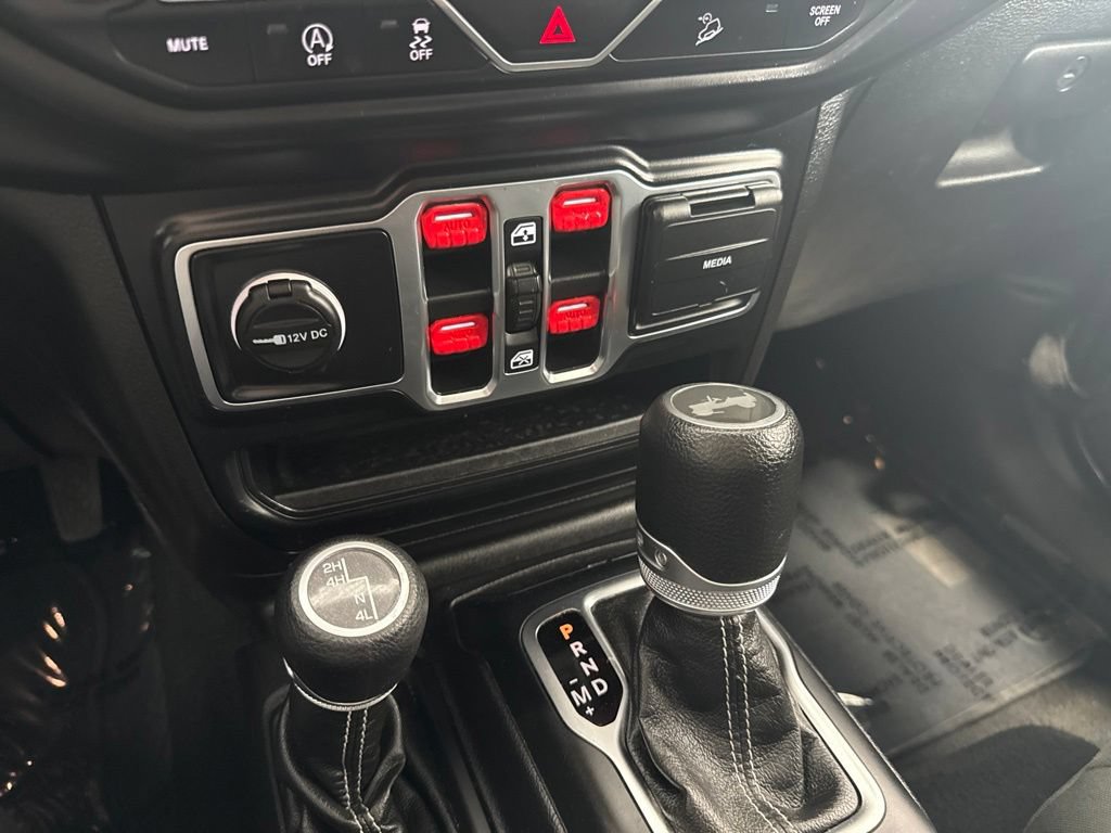 Used 2020 Jeep Wrangler Unlimited Sahara AWD/4WD image 24