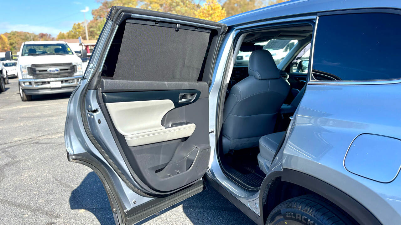 Used 2021 Toyota Highlander XLE image 18