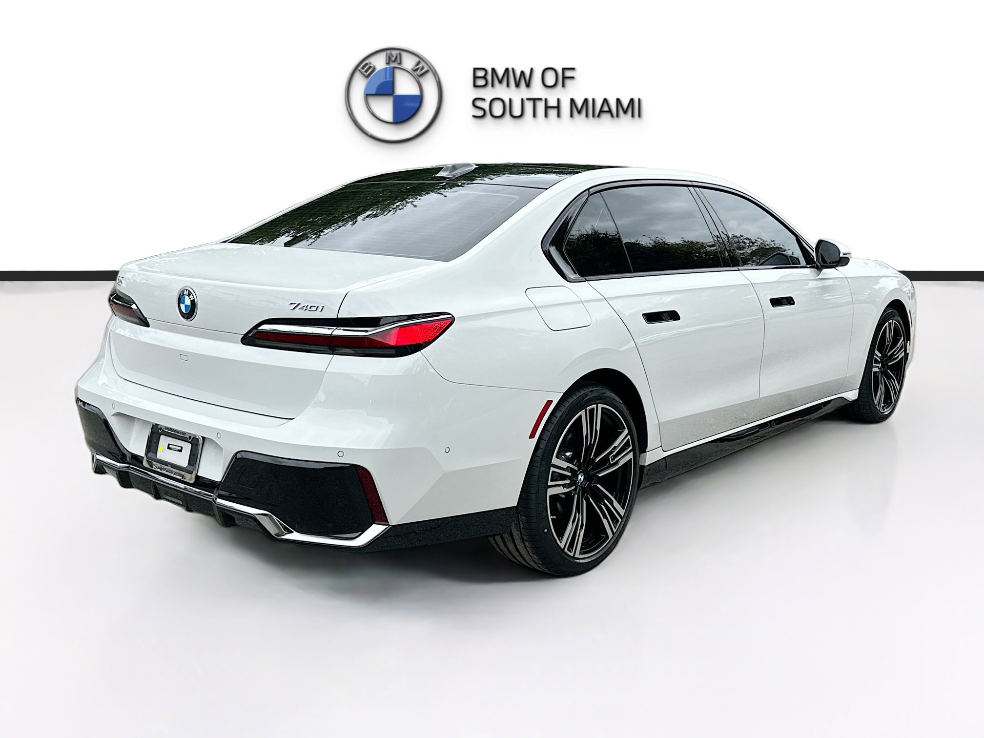 Used 2023 BMW 740i w/ Executive Package image 7