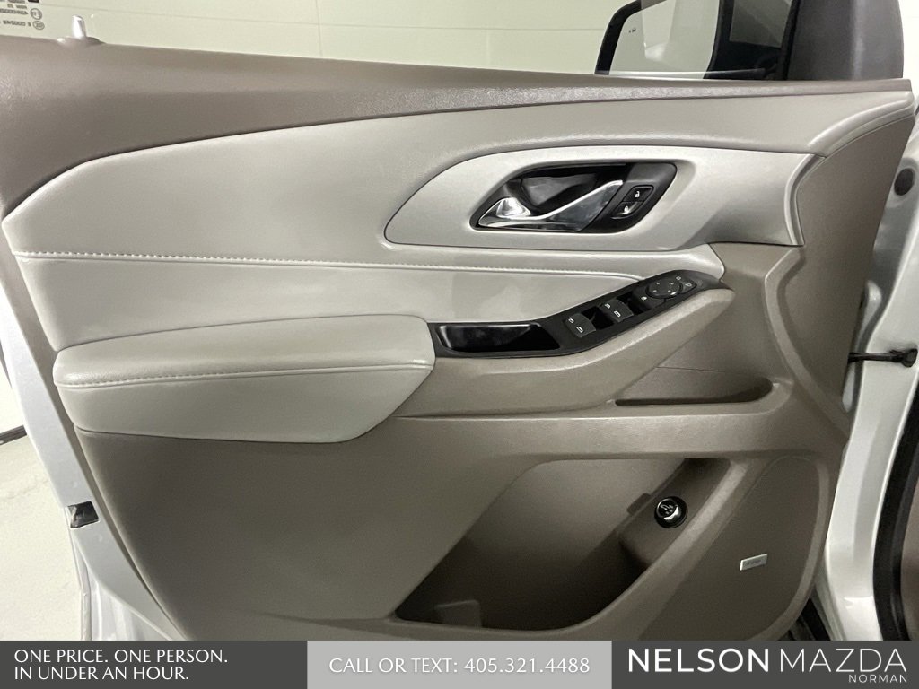 Used 2018 Chevrolet Traverse LT image 16