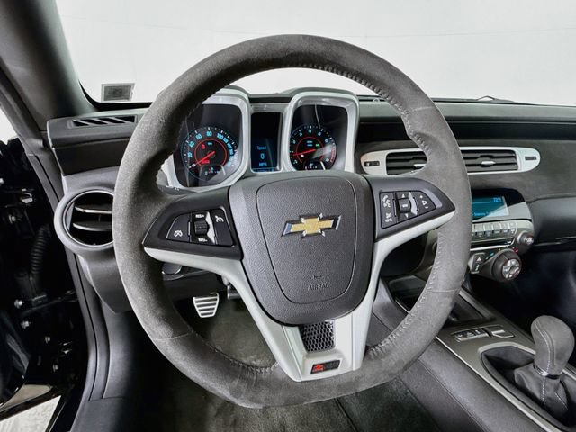 Used 2015 Chevrolet Camaro Z/28 RWD image 4