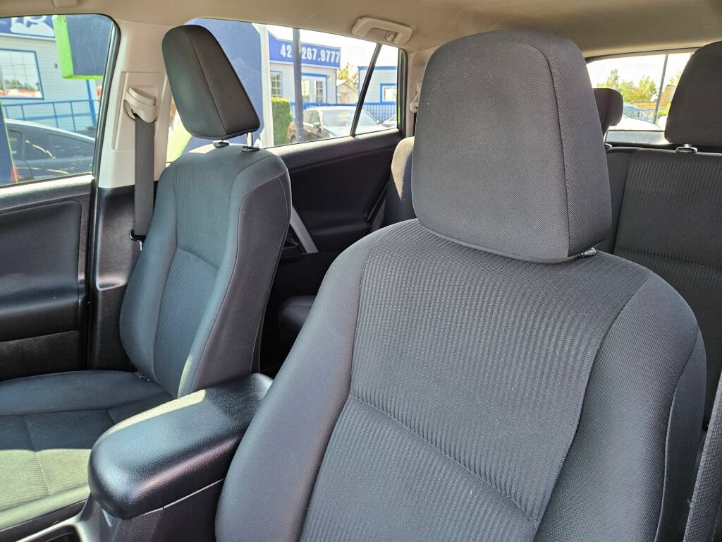 Used 2017 Toyota RAV4 LE w/ All Weather Liner Package AWD/4WD image 16