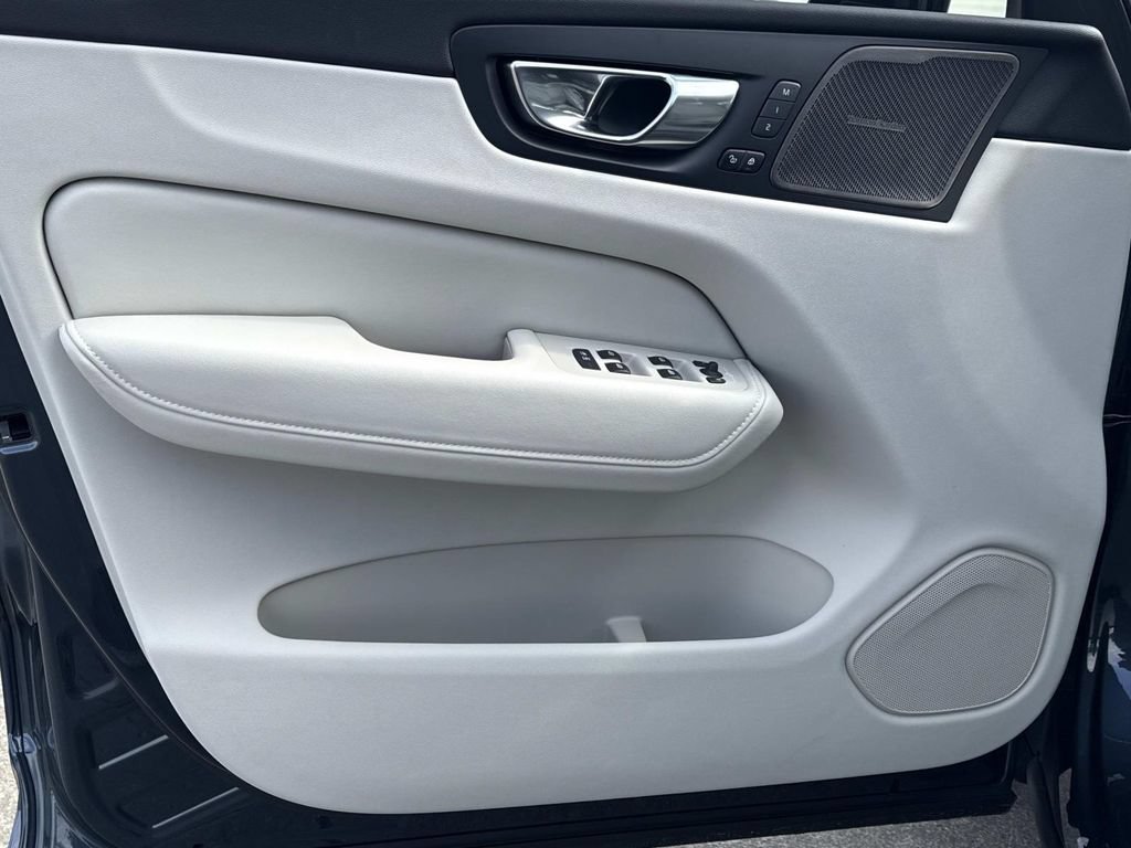 New 2026 Volvo XC60 T8 Ultra w/ Protection Package Premier AWD/4WD image 23