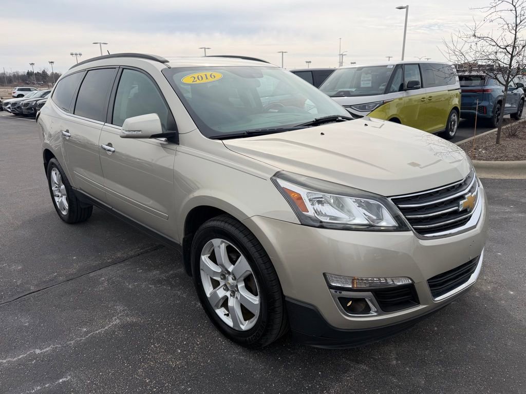 Used 2016 Chevrolet Traverse LT w/ Style and Technology Package image 8