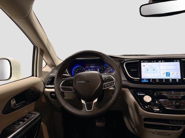 Used 2022 Chrysler Pacifica Touring-L FWD image 19