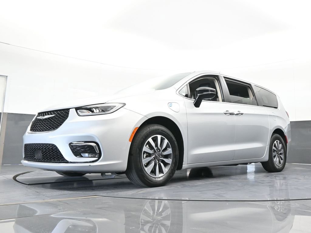 Used 2024 Chrysler Pacifica Select image 60