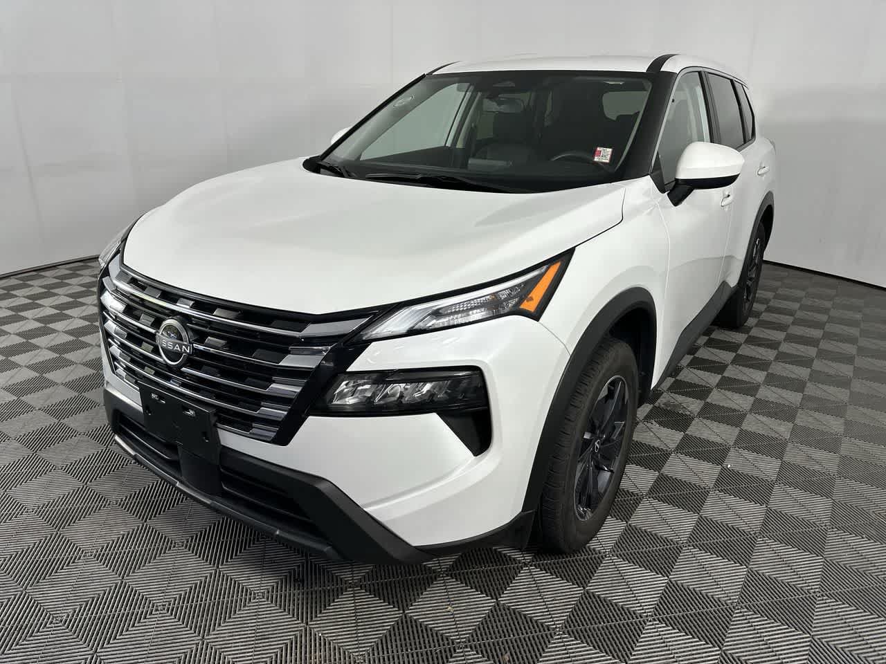 Used 2024 Nissan Rogue SV AWD/4WD image 4