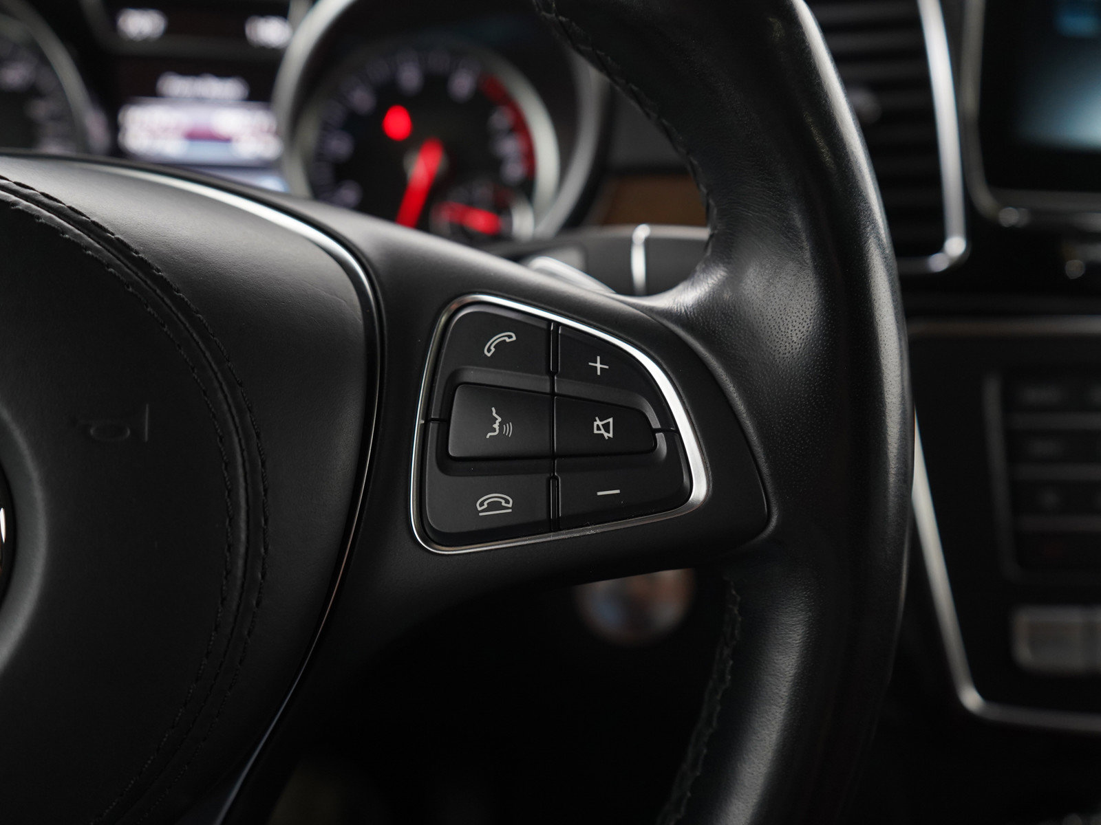 Used 2018 Mercedes-Benz GLS 550 4MATIC image 31