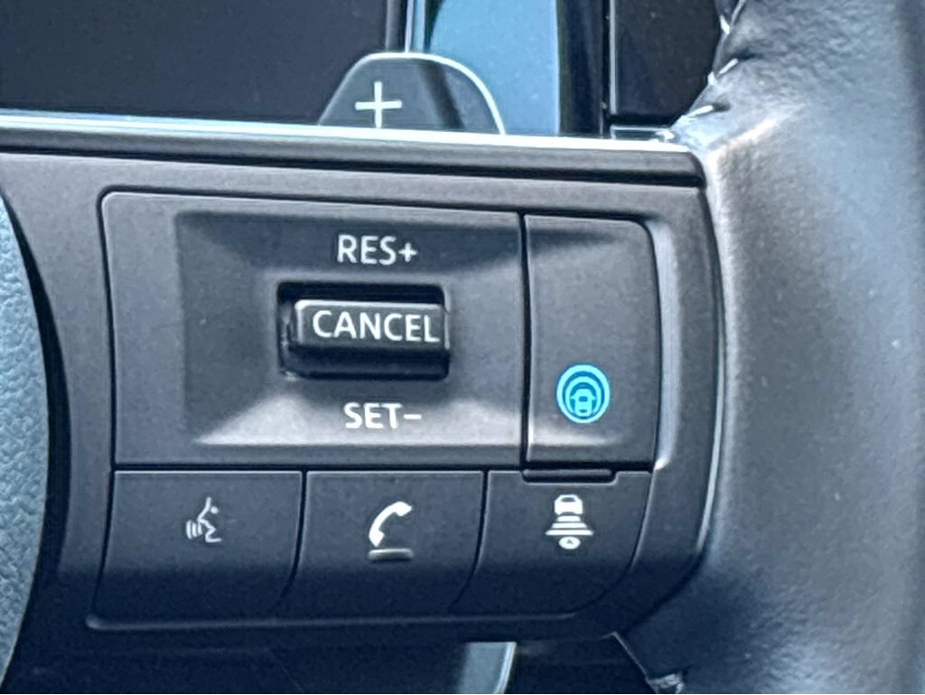 Used 2025 Nissan Pathfinder SV FWD image 13