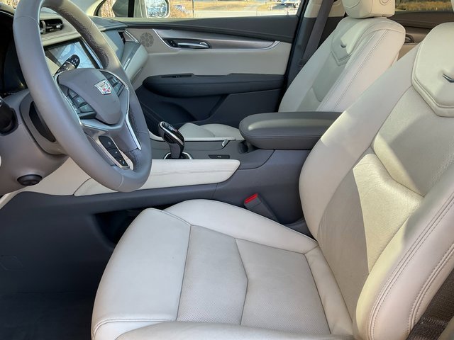 Used 2018 Cadillac XT5 Luxury w/ Driver Awareness Package image 5