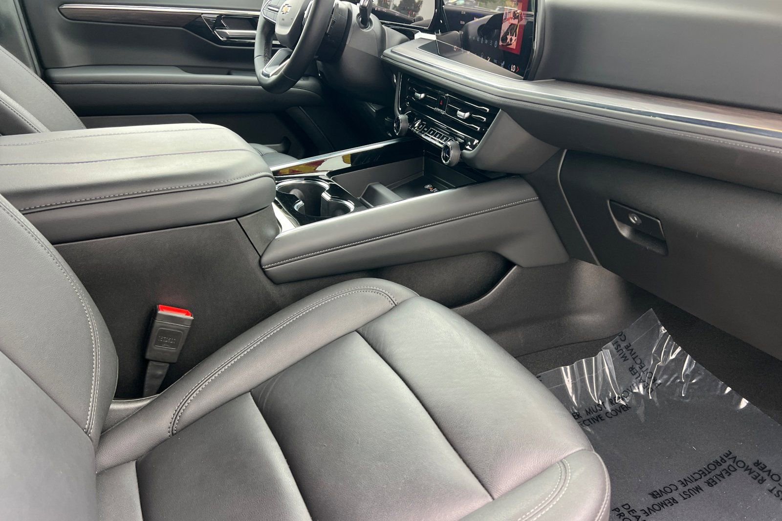 Used 2025 Chevrolet Suburban LT w/ Comfort Package image 19