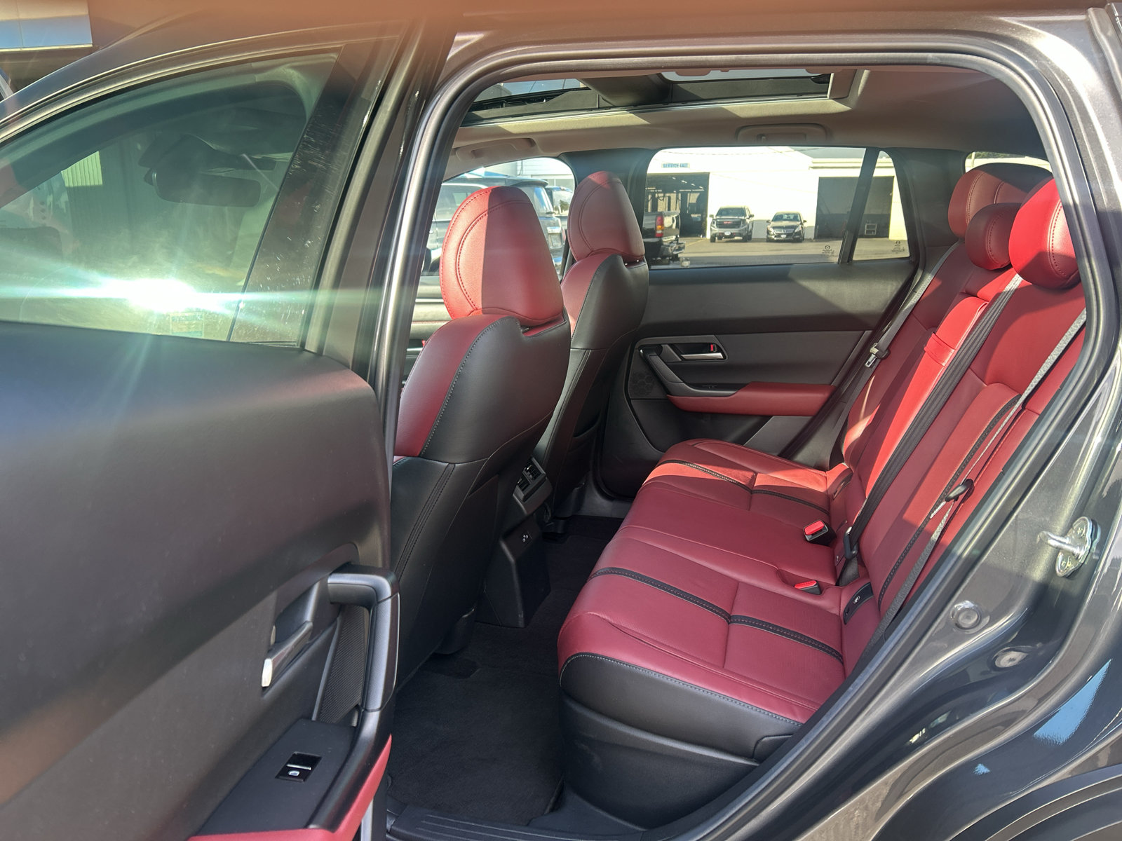 Used 2025 MAZDA CX-50 AWD 2.5 Hybrid w/ Premium Pkg image 32