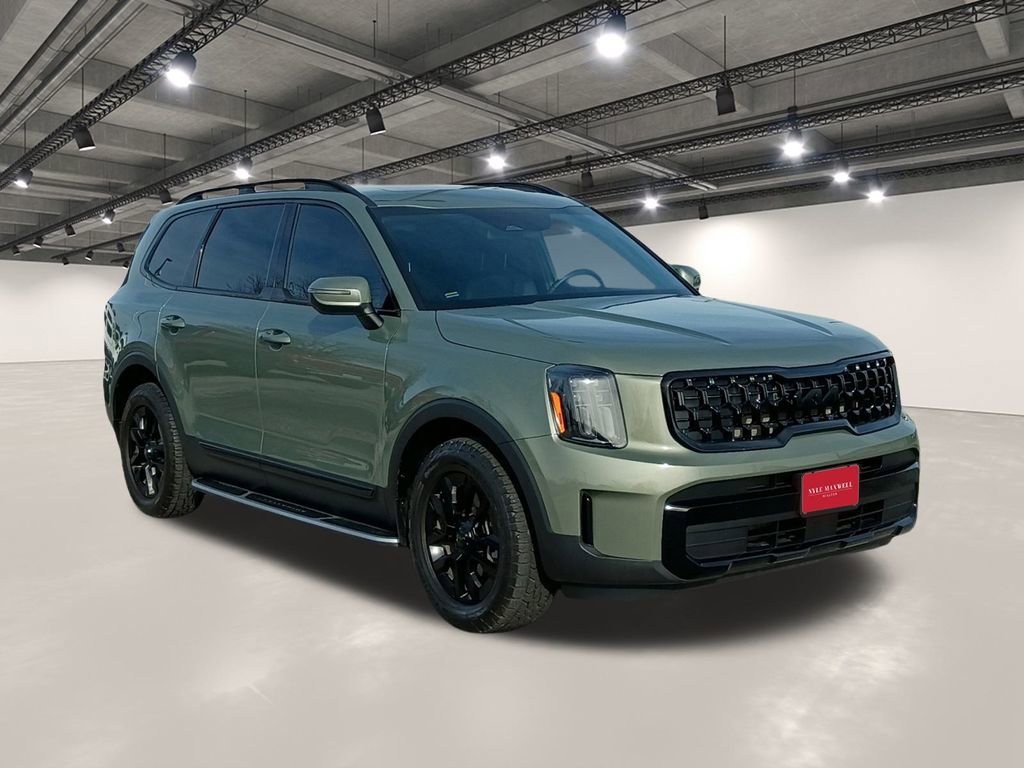 Used 2025 Kia Telluride AWD image 2