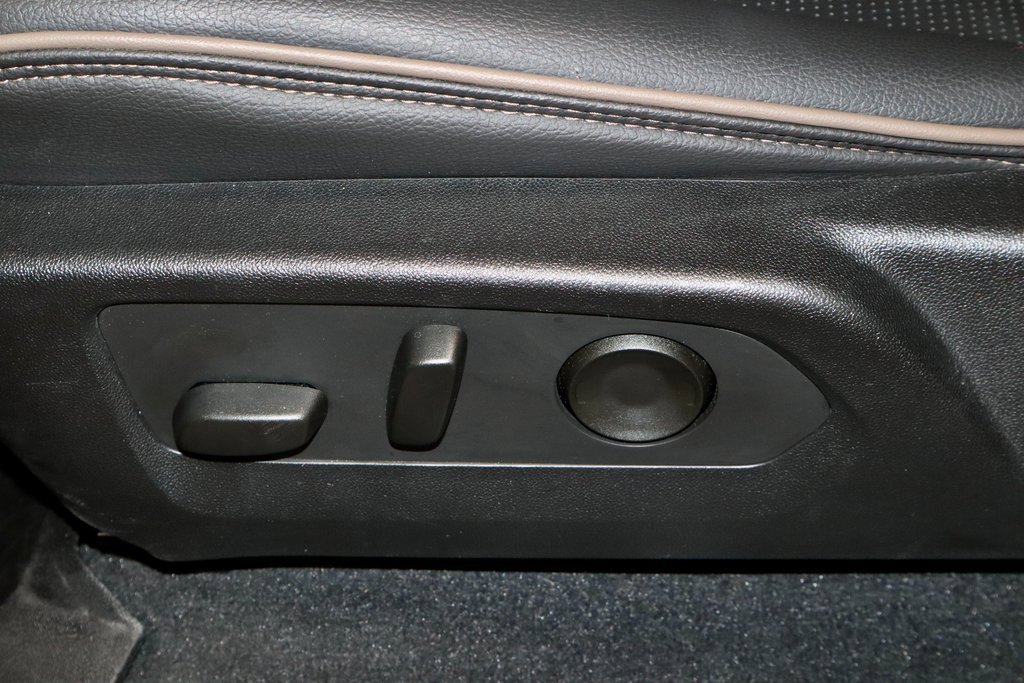 Used 2023 GMC Canyon Denali image 25