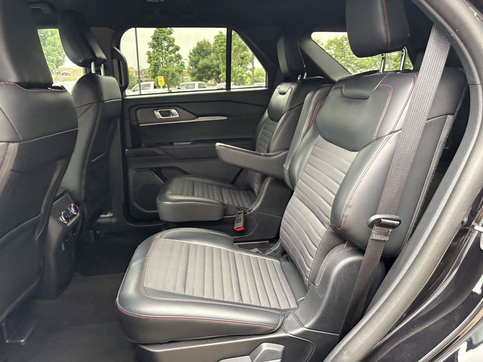 Used 2025 Ford Explorer ST-Line AWD/4WD image 19