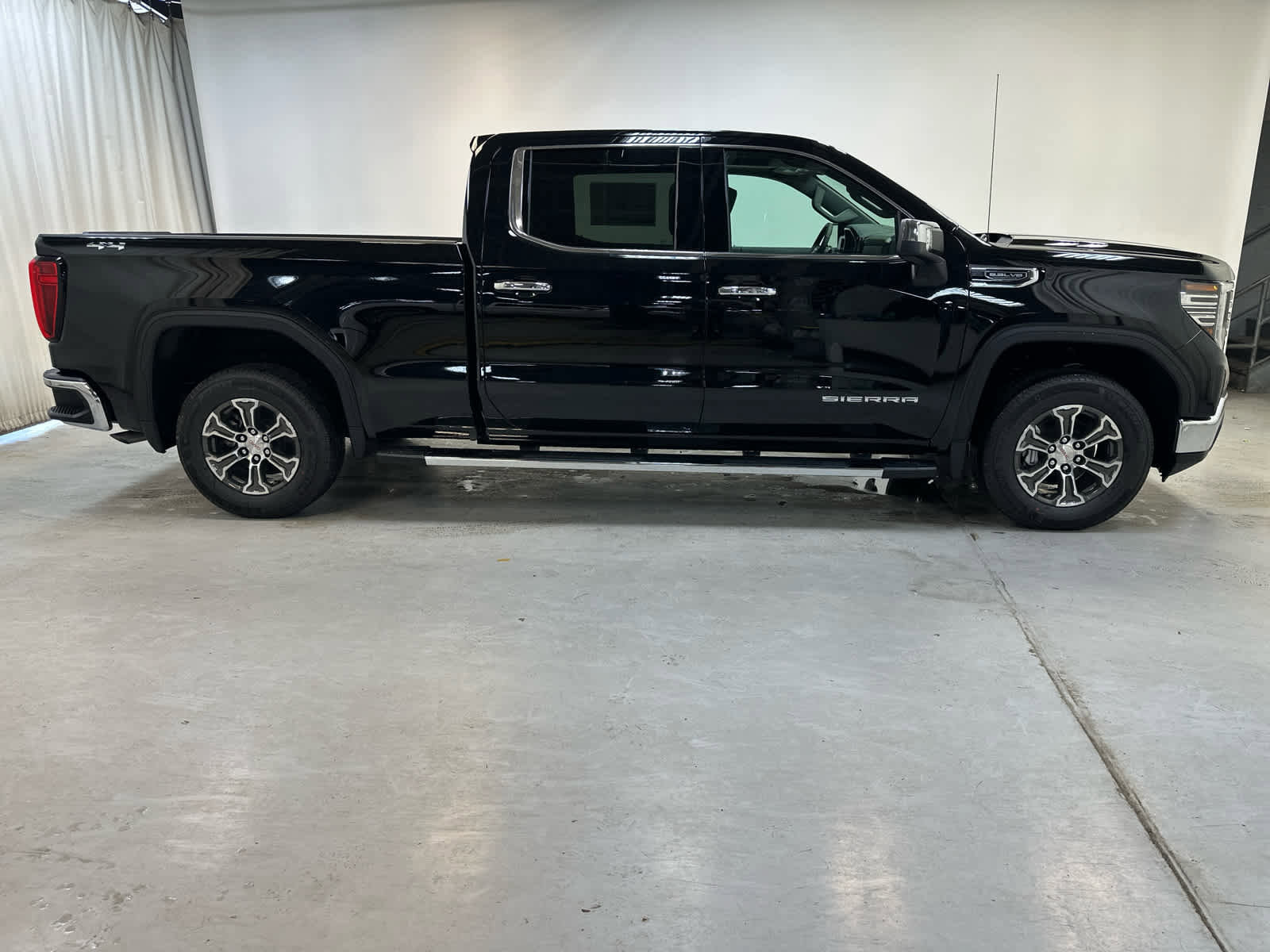 New 2026 GMC Sierra 1500 SLT w/ SLT Convenience Package image 8