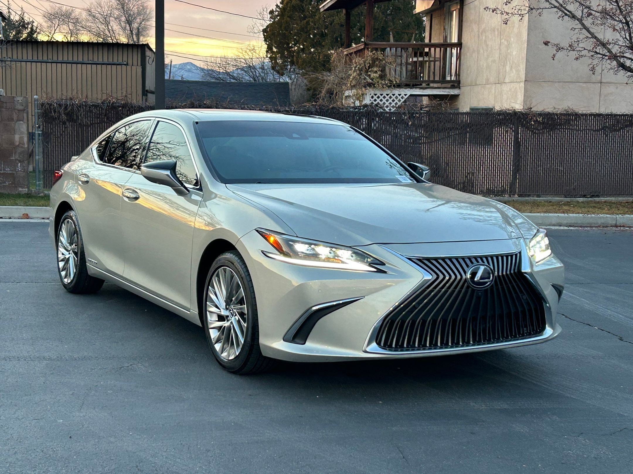 Used 2021 Lexus ES 300h Ultra Luxury image 7