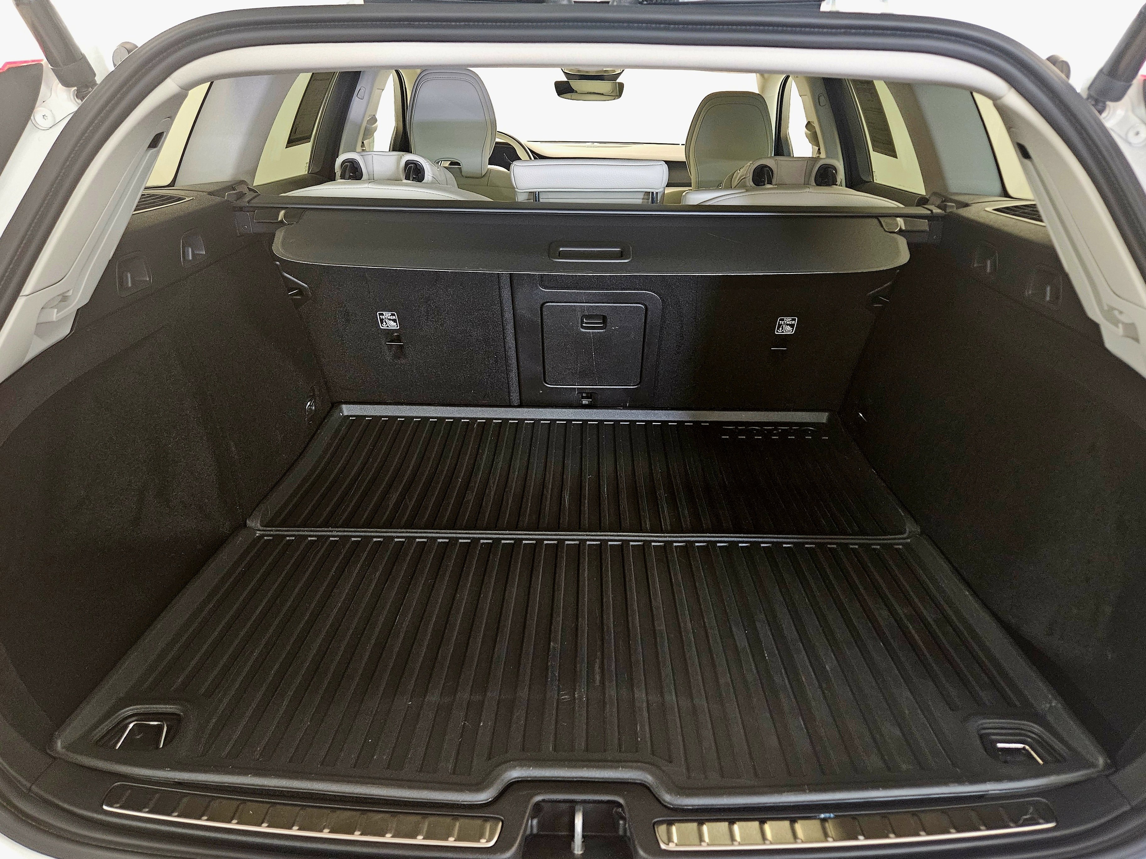 Used 2023 Volvo V60 B5 Cross Country Plus w/ Climate Package image 14