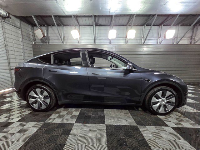 Used 2024 Tesla Model Y Long Range image 9