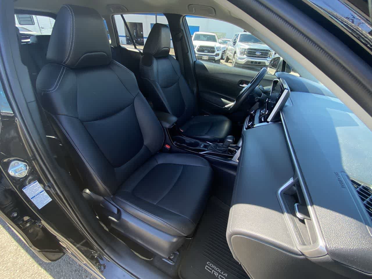 Certified 2022 Toyota Corolla Cross XLE w/ Black Badges Package (TMS) AWD/4WD image 23