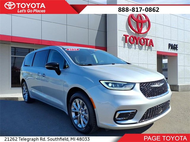 Used 2024 Chrysler Pacifica Touring-L