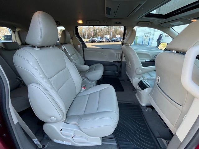 Used 2019 Toyota Sienna XLE image 16