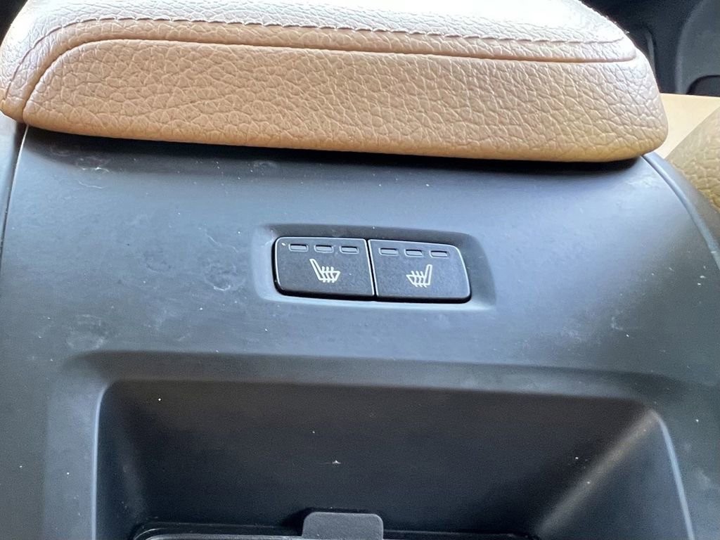 Used 2020 Volvo XC60 T5 Momentum w/ Protection Package Premier image 31