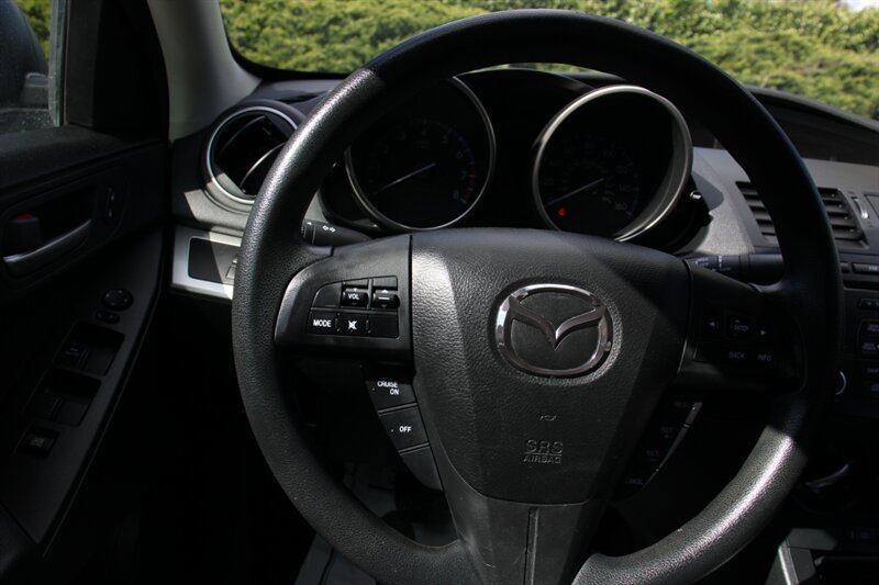 Used 2013 MAZDA MAZDA3 i Sport FWD image 17