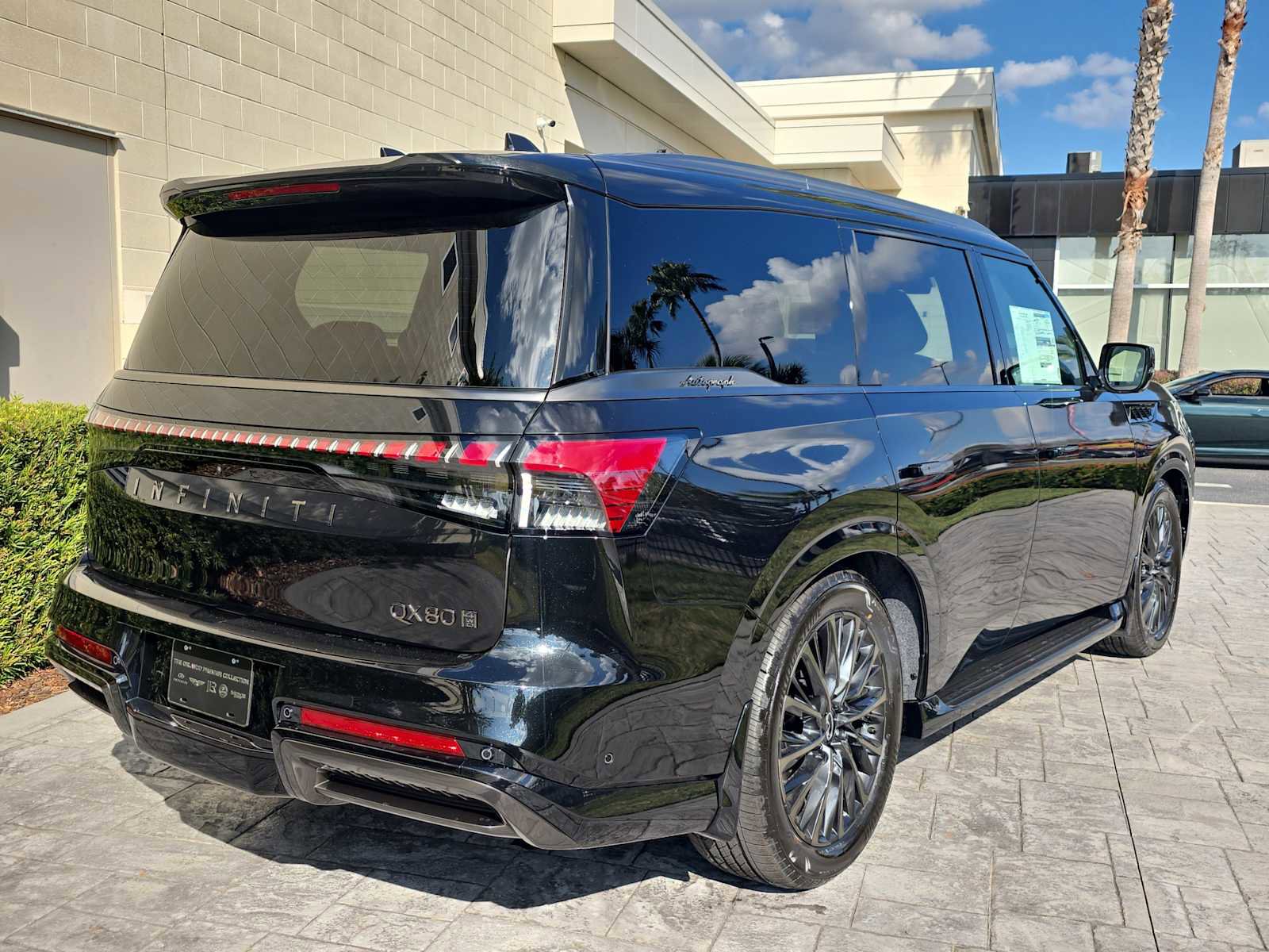 New 2026 INFINITI QX80 Autograph w/ Premium Cargo Package image 3