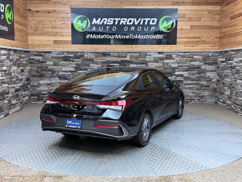 Used 2024 Hyundai Elantra SEL FWD image 9