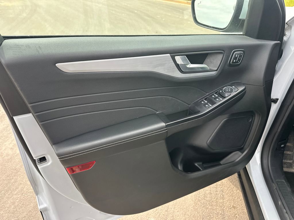 Used 2025 Ford Escape Platinum AWD/4WD image 10