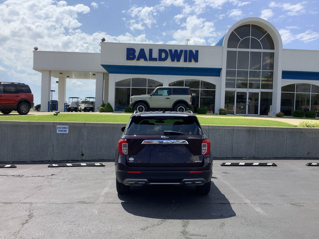 Used 2022 Ford Explorer XLT w/ Equipment Group 202A image 6