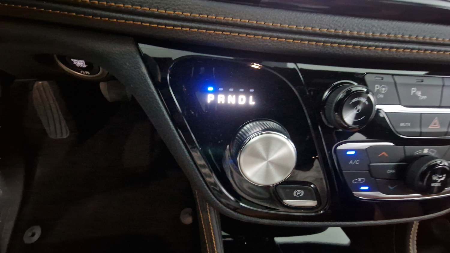 Used 2023 Chrysler Pacifica Pinnacle FWD image 20