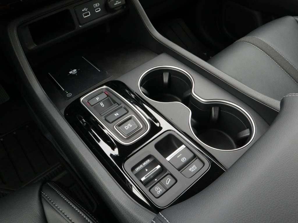 New 2025 Honda Pilot Touring image 17