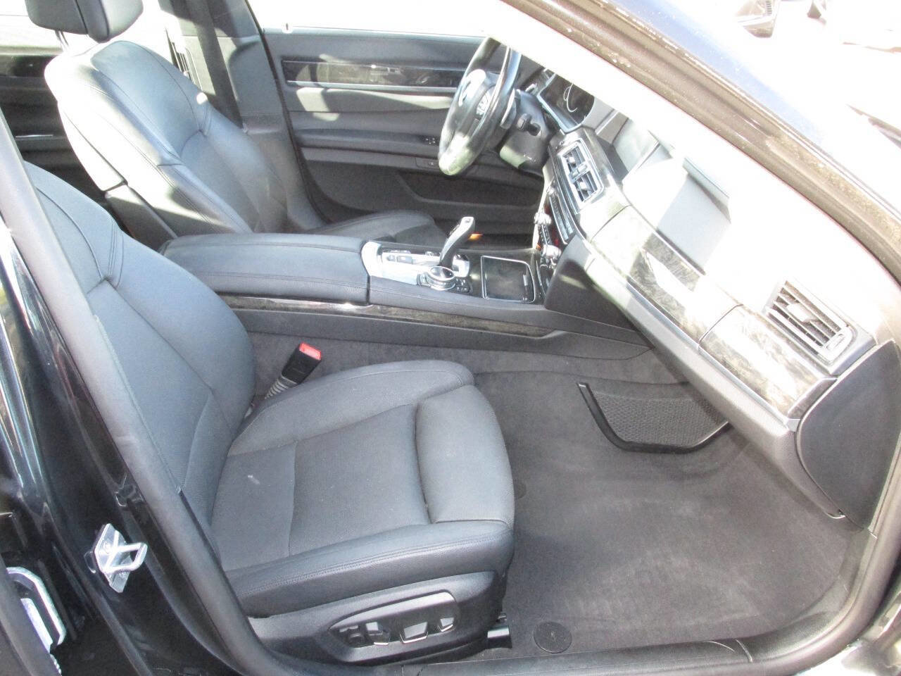 Used 2014 BMW 740Li w/ Executive Package image 26