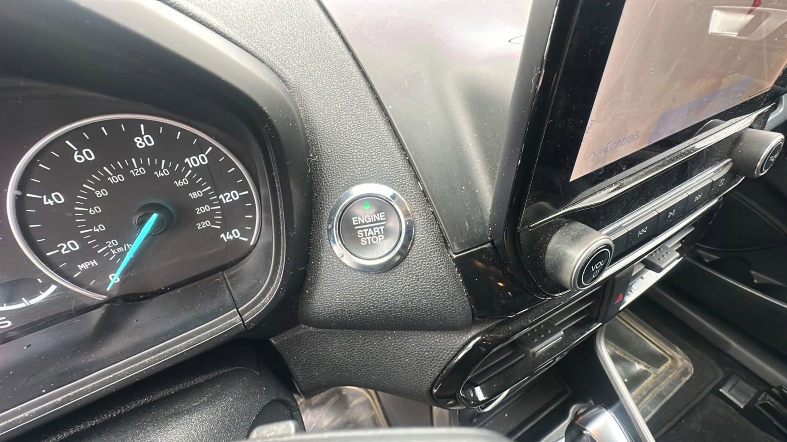 Used 2020 Ford EcoSport Titanium image 19