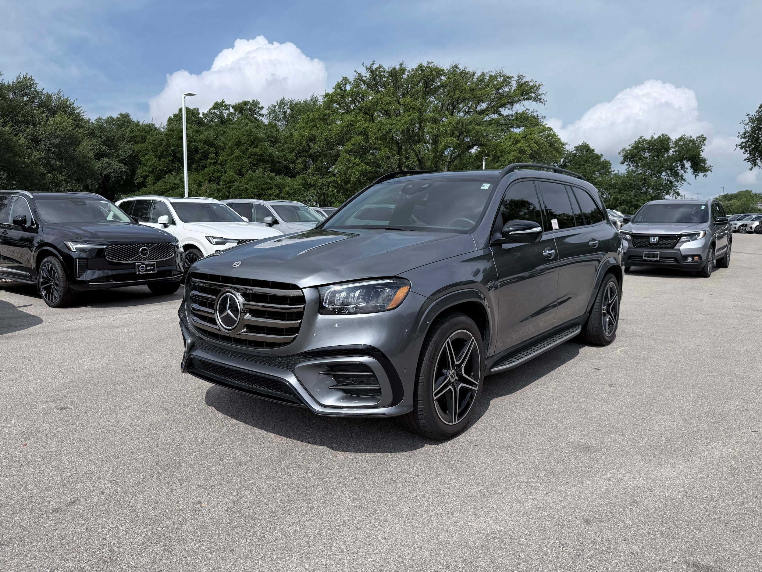 Used 2025 Mercedes-Benz GLS 450 4MATIC image 2