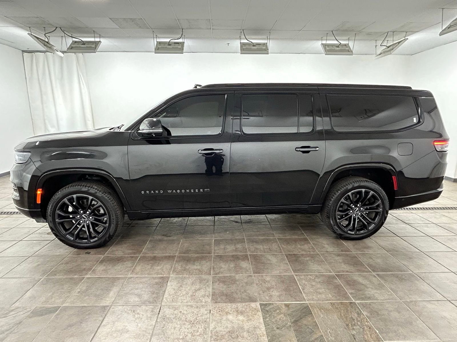 Used 2024 Jeep Grand Wagoneer L Series III w/ Rear Seat Video Group 1 image 2