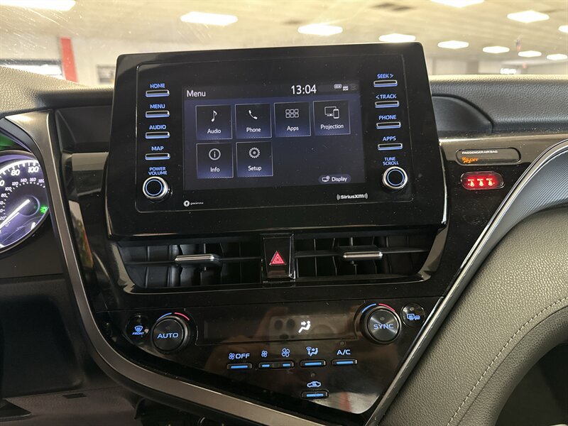 Used 2022 Toyota Camry SE FWD image 29
