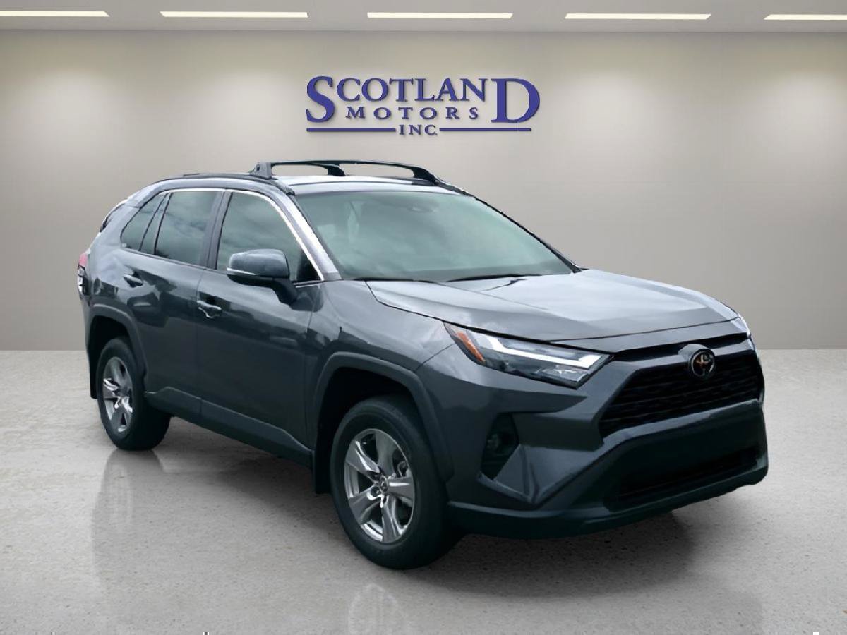 Used 2025 Toyota RAV4 XLE FWD image 4