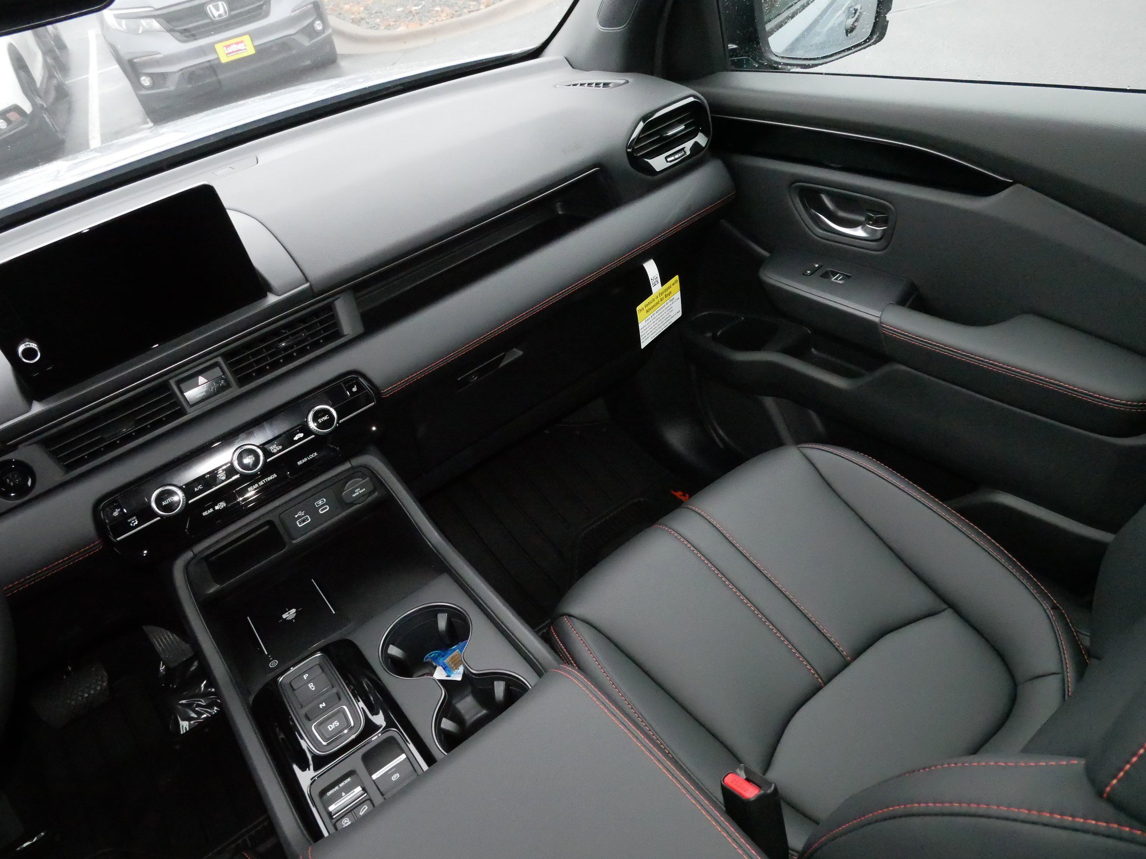 Certified 2025 Honda Pilot TrailSport image 11